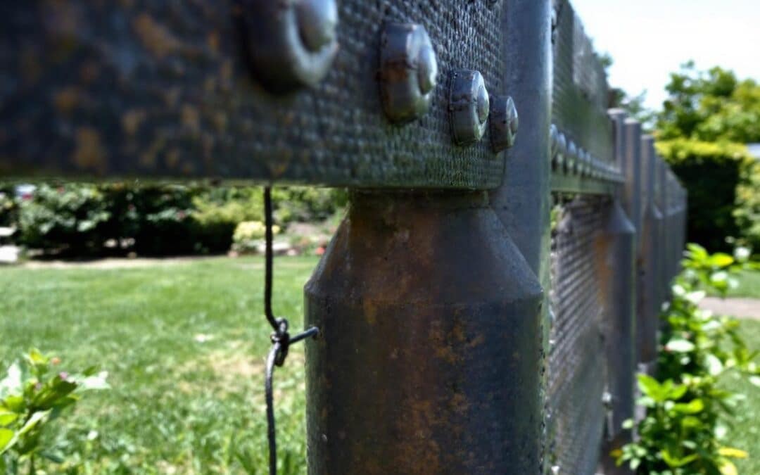 Comment bien choisir ses poteaux pour une clôture rigide de jardin ?